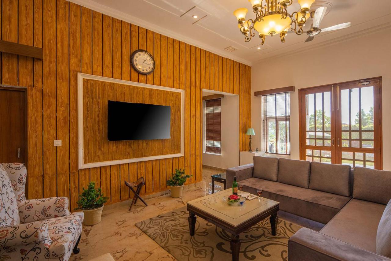 Stayvista At Silveroaks Cottage Dehradun Bagian luar foto